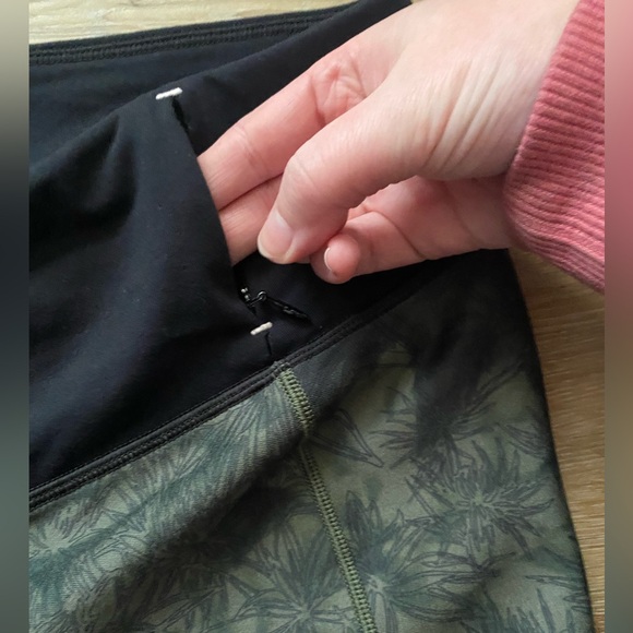 Calia Leaf Print Leggings - Picture 2 of 6